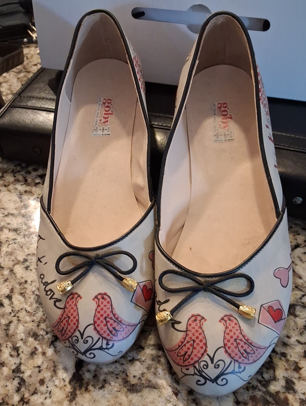 Cream Ballet Flats with Pink Bird Motif and Bow